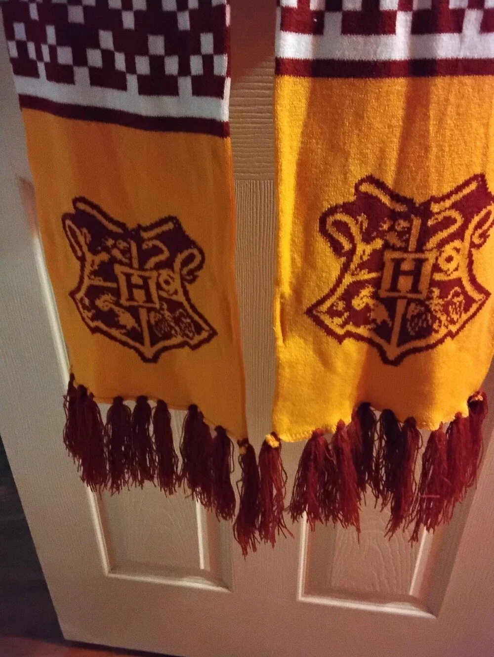 Harry Potter Castle Knit Scarf in Maroon and Gold